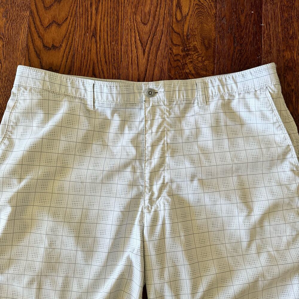 PGA TOUR Golf Shorts Men's 38 Flat Front White Plaid Active Waistband Grey Pixel